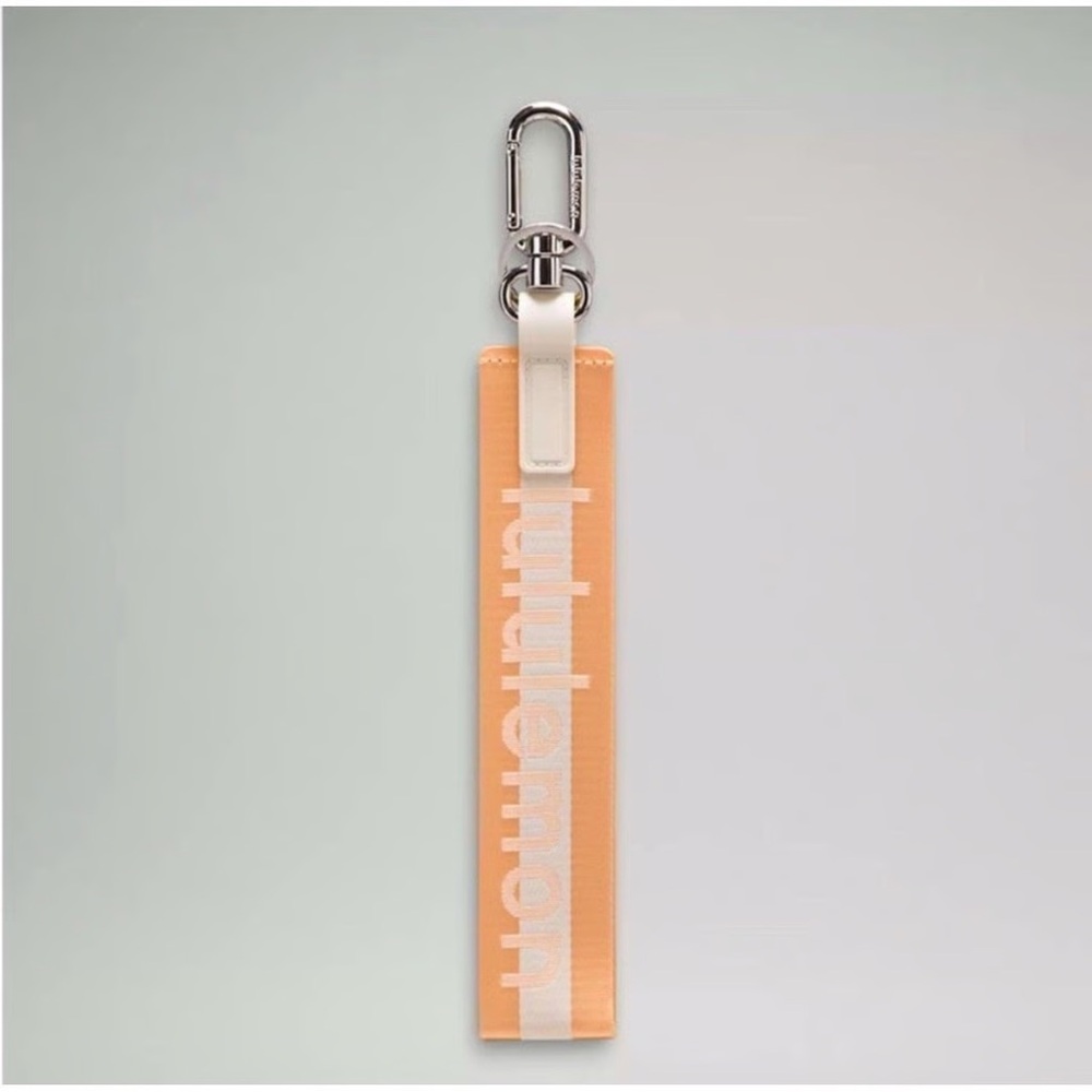 NWOT Lululemon Never Lost Keychain